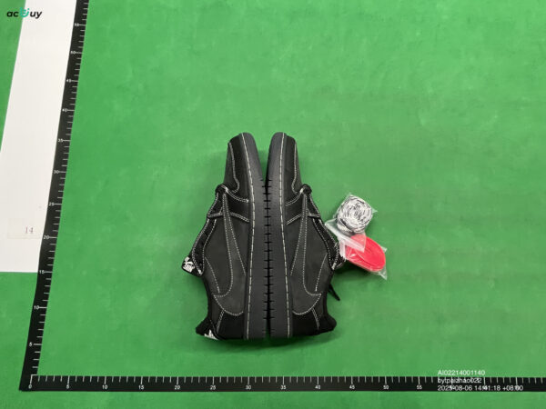 Kakobuy Air jordan 1 Travis black.