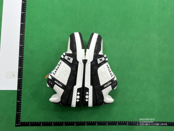 Kakobuy Louis Vuitton trainer sneakers black and white