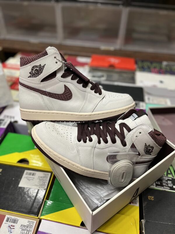 Kakobuy Air Jordan 1 Grey/Brown Snake Print High-Top Retro Basketball Sneakers